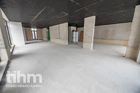 Casco horecaruimte te huur aan het water 