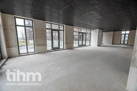 Casco horecaruimte te huur aan het water 