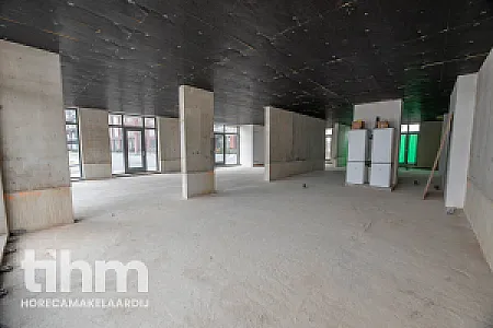 Casco horecaruimte te huur aan het water 