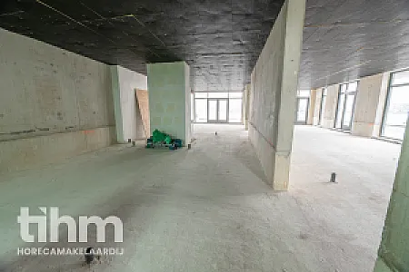 Casco horecaruimte te huur aan het water 