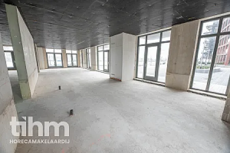 Casco horecaruimte te huur aan het water 