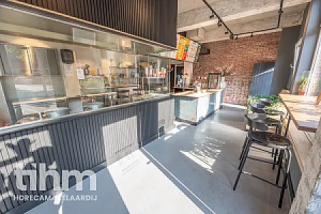 Instapklare horecazaak met terras in Rotterdam West