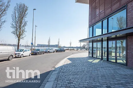 Casco horecapand te koop aan de Nieuwe Maas