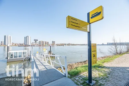 Casco horecapand te koop aan de Nieuwe Maas