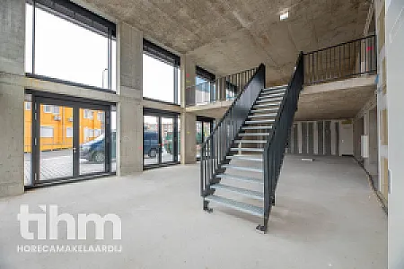 Casco horecapand te koop aan de Nieuwe Maas