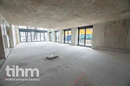 Casco horecapand te koop aan de Nieuwe Maas