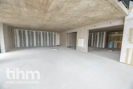 Casco horecapand te koop aan de Nieuwe Maas