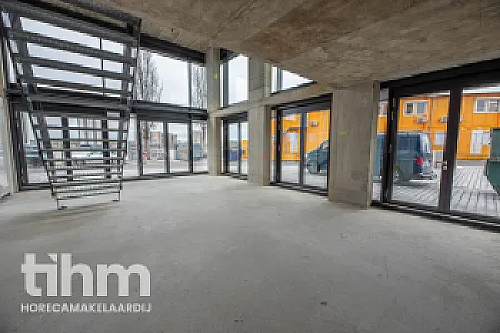 Casco horecapand te koop aan de Nieuwe Maas