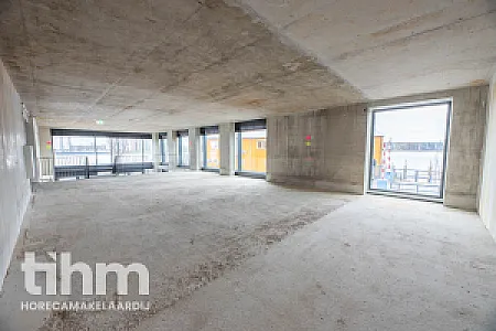 Casco horecapand te koop aan de Nieuwe Maas