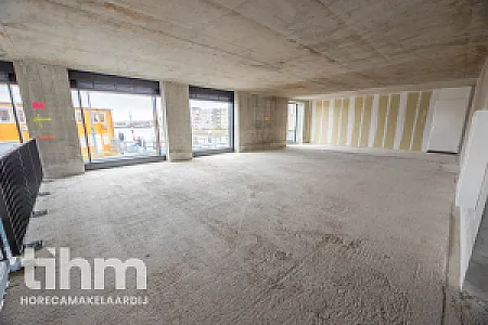 Casco horecapand te koop aan de Nieuwe Maas