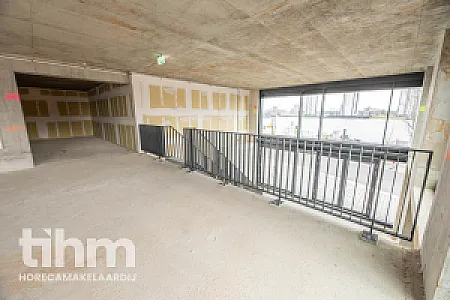 Casco horecapand te koop aan de Nieuwe Maas