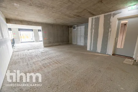 Casco horecapand te koop aan de Nieuwe Maas