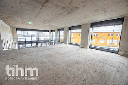 Casco horecapand te koop aan de Nieuwe Maas