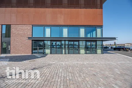 Casco horecapand te koop aan de Nieuwe Maas