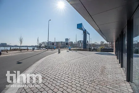 Casco horecapand te koop aan de Nieuwe Maas