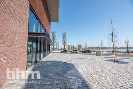 Casco horecapand te koop aan de Nieuwe Maas