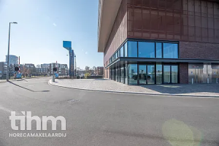 Casco horecapand te koop aan de Nieuwe Maas