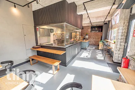 Instapklare horecazaak met terras in Rotterdam West afbeelding