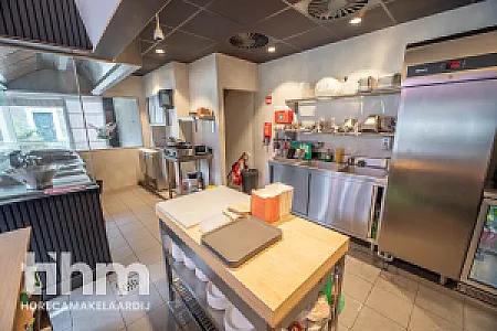 Instapklare horecazaak met terras in Rotterdam West