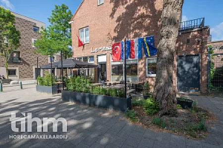 Instapklare horecazaak met terras in Rotterdam West